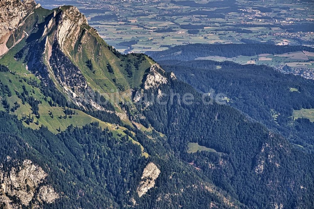 Luftbild Alpnach - Felsen- und Berglandschaft des Berg Pilatus bei Luzern in Alpnach im Kanton Obwalden, Schweiz