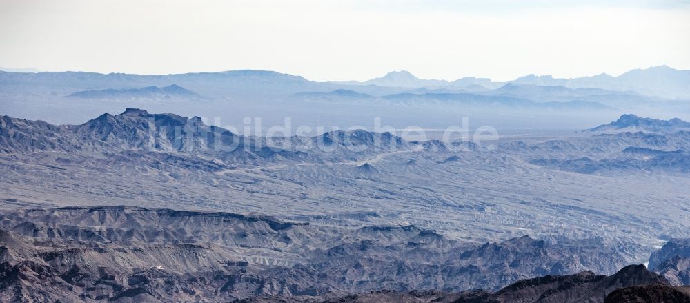 Boulder City aus der Vogelperspektive: Felsen- und Berglandschaft in Boulder City in Nevada, USA