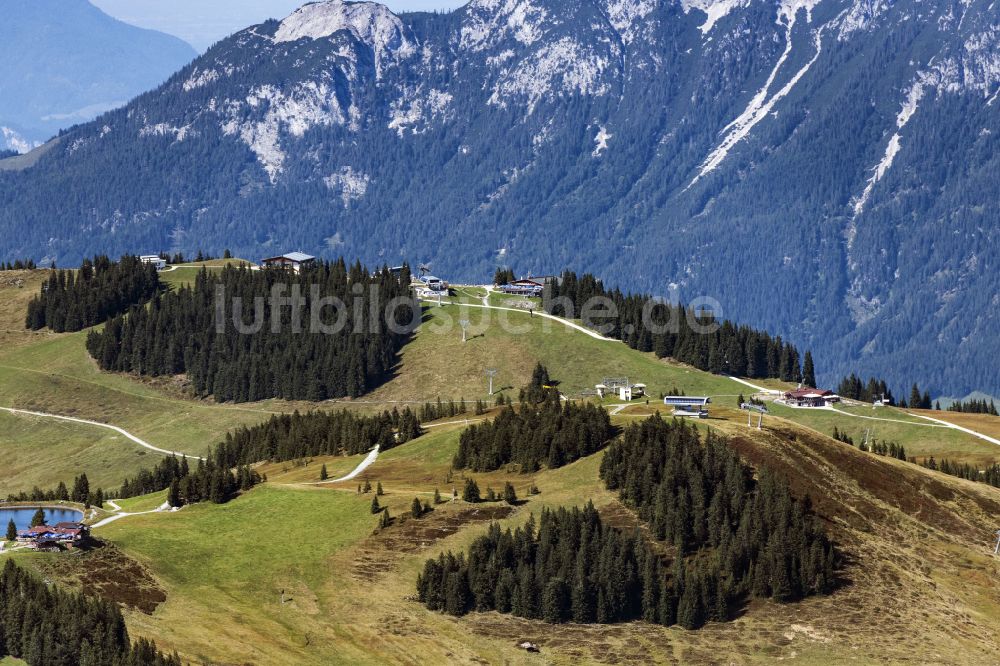 Luftbild Ellmau - Felsen- und Berglandschaft Ellmi´s Zauberwel, Bergstation Bergbahnen Wilder Kaiser und Speichersee in Ellmau in Tirol, Österreich