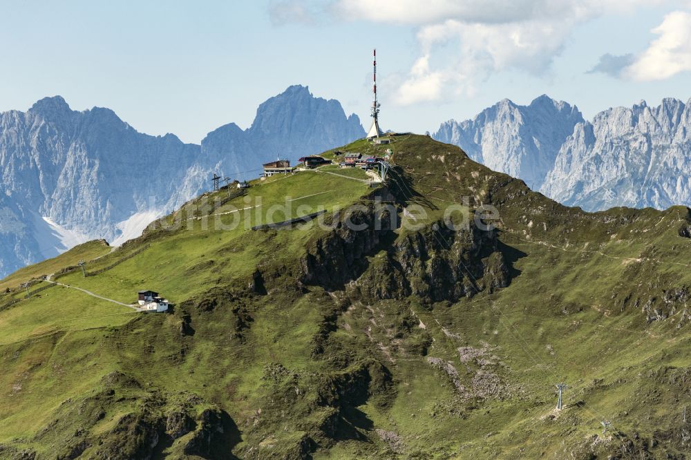 Luftaufnahme Kitzbühel - Felsen- und Berglandschaft - Gipfel Kitzbüheler Horn in Kitzbühel in Tirol, Österreich