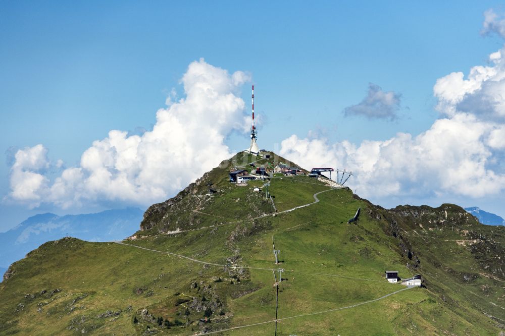 Kitzbühel aus der Vogelperspektive: Felsen- und Berglandschaft - Gipfel Kitzbüheler Horn in Kitzbühel in Tirol, Österreich