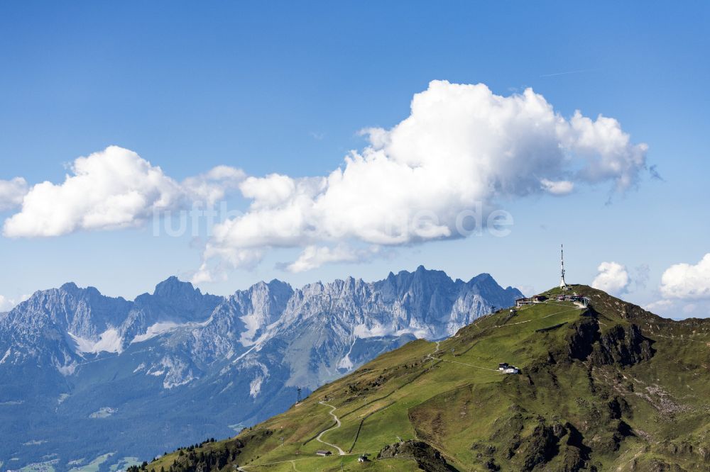 Luftbild Kitzbühel - Felsen- und Berglandschaft - Gipfel Kitzbüheler Horn in Kitzbühel in Tirol, Österreich