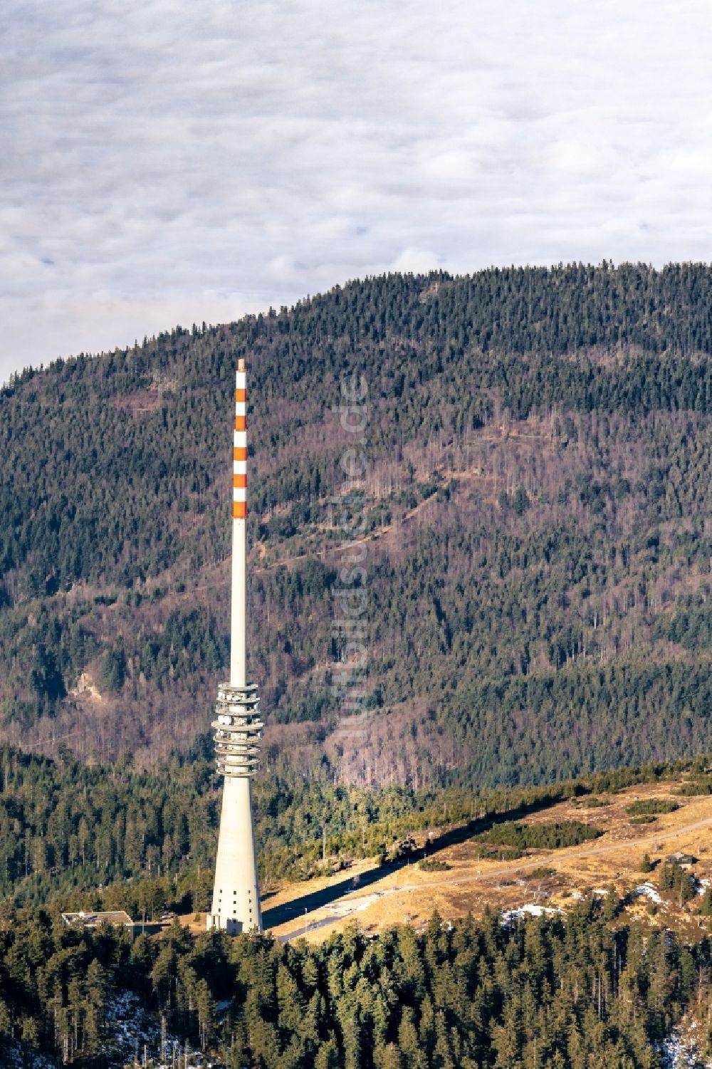 Sasbach von oben - Felsen- und Berglandschaft Hornisginde im Nordschwarzwald mit Funkturm in Sasbach im Bundesland Baden-Württemberg, Deutschland