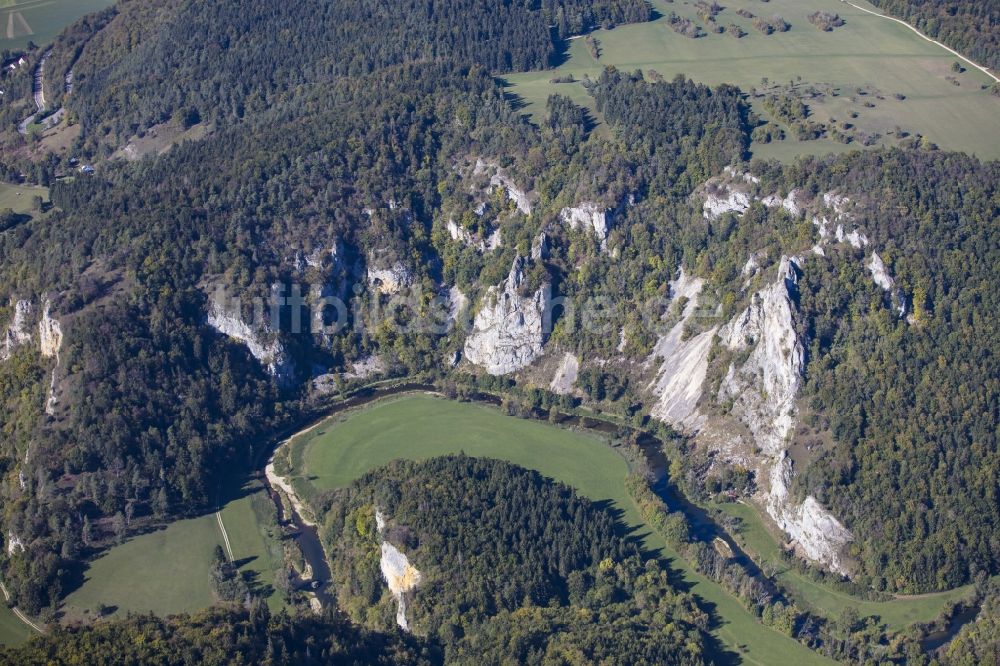 Buchheim aus der Vogelperspektive: Felsen- und Berglandschaft am Naturpark Obere Donau in Buchheim im Bundesland Baden-Württemberg, Deutschland