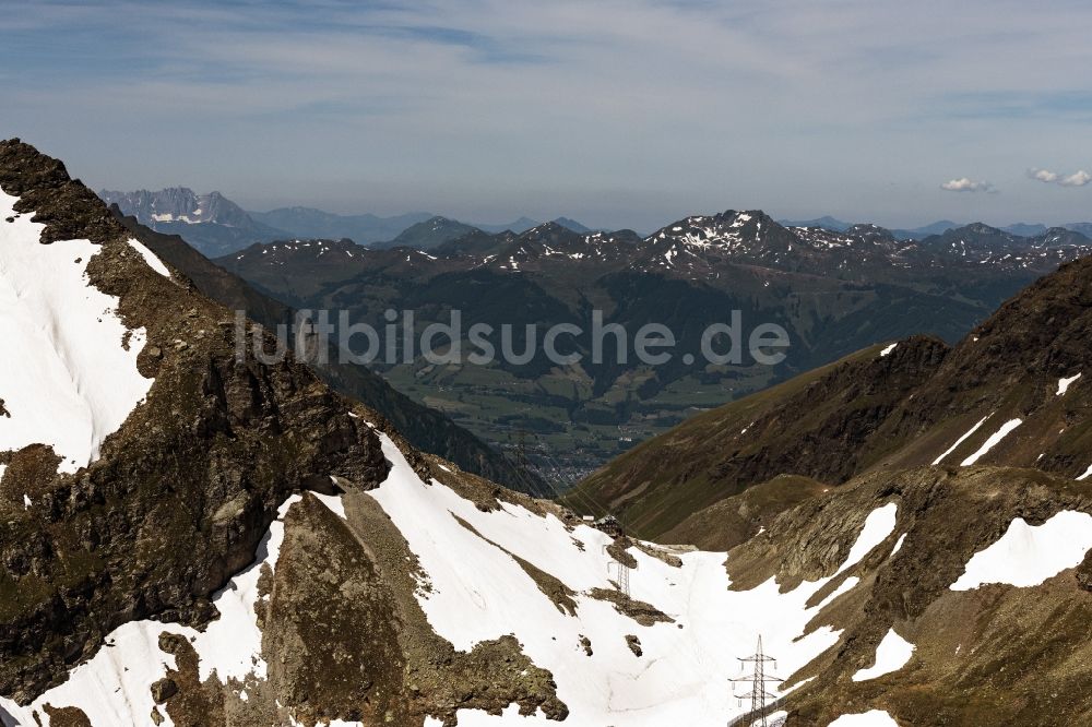 Mittersill aus der Vogelperspektive: Felsen- und Berglandschaft oberhalb der Passhöhe des Felber Tauern mit der St.Pölten Hütte in Mittersill in Tirol, Österreich