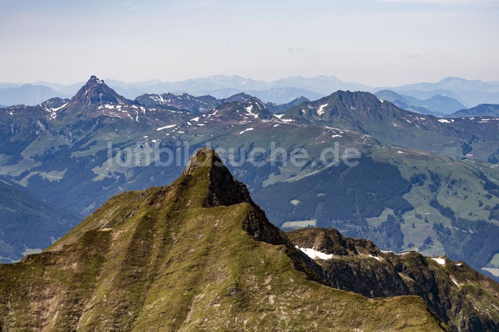 Luftbild Mittersill - Felsen- und Berglandschaft des Pihapper, er ist ein Berg in der Venedig Gruppe der Hohen Tauern mit 2513m Höhe in Mittersill in Salzburg, Österreich