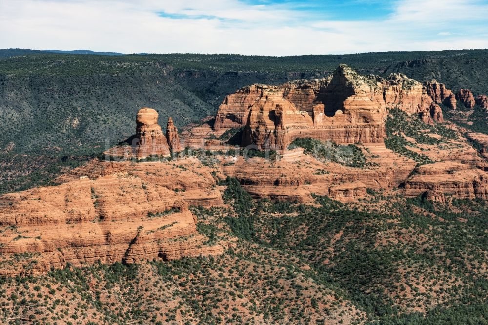 Sedona von oben - Felsen- und Berglandschaft in Sedona in Arizona, USA