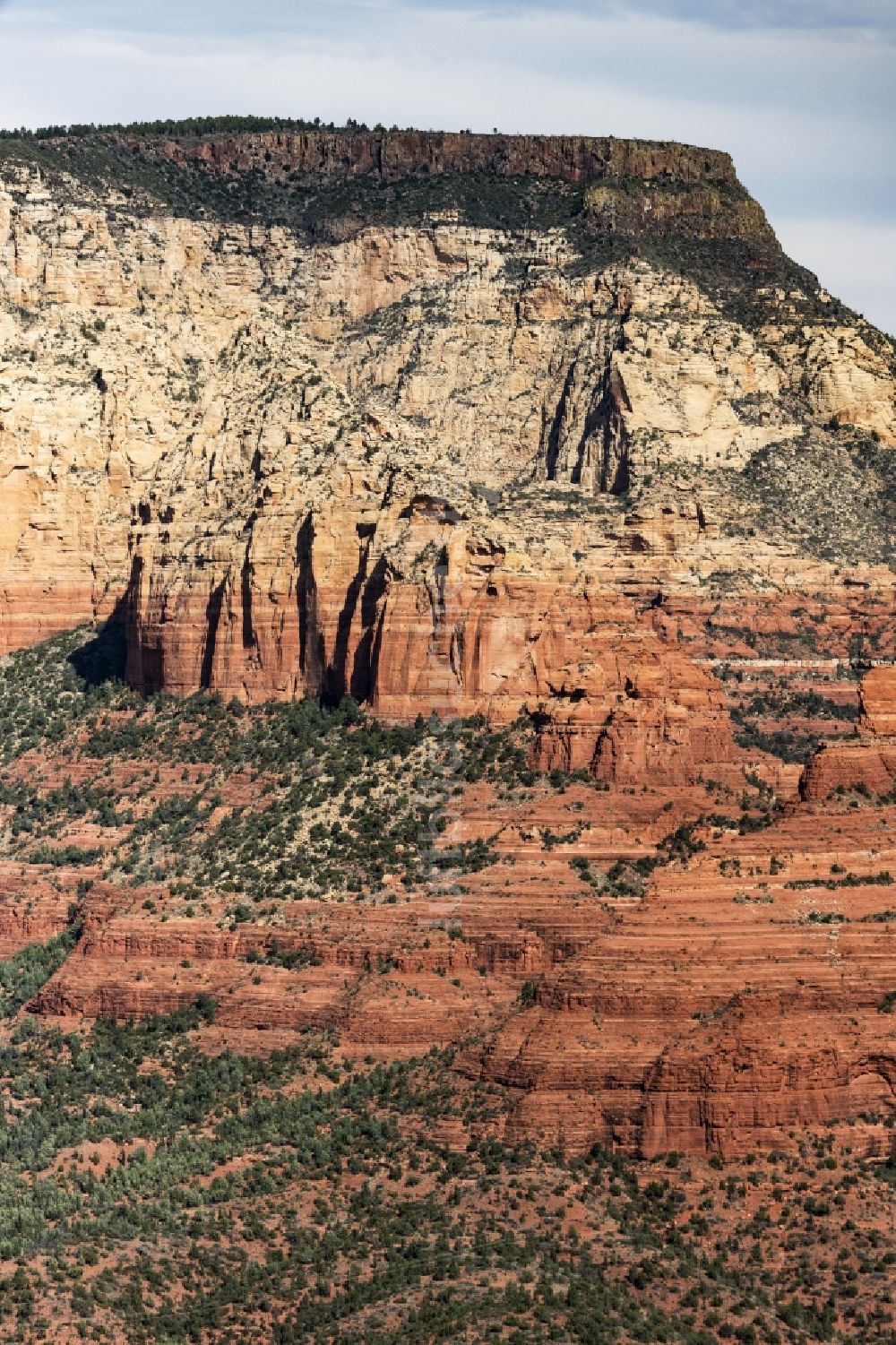 Sedona von oben - Felsen- und Berglandschaft in Sedona in Arizona, USA