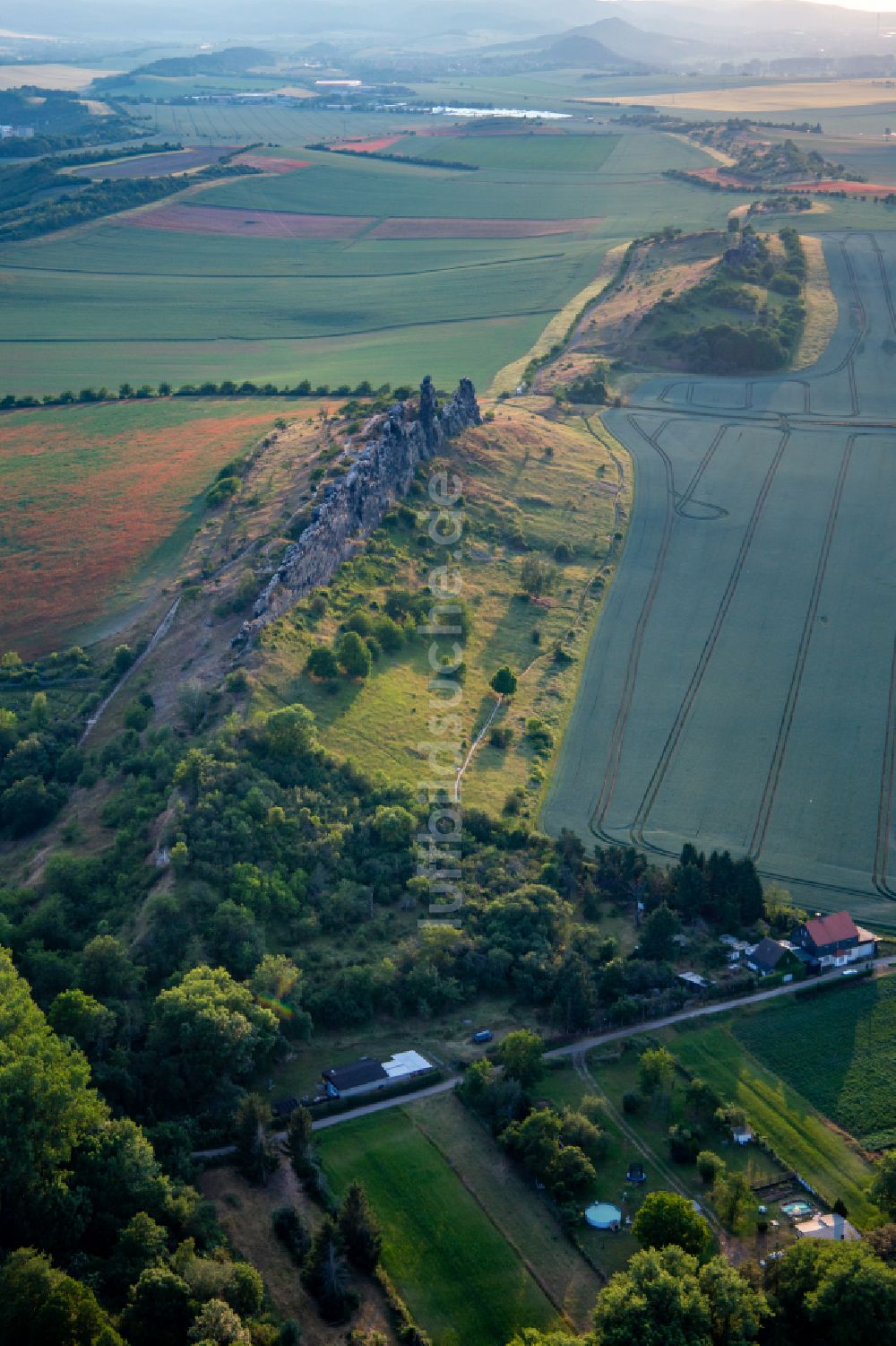 Luftbild Thale - Felsen- und Berglandschaft Teufelsmauer Weddersleben in Thale im Bundesland Sachsen-Anhalt, Deutschland