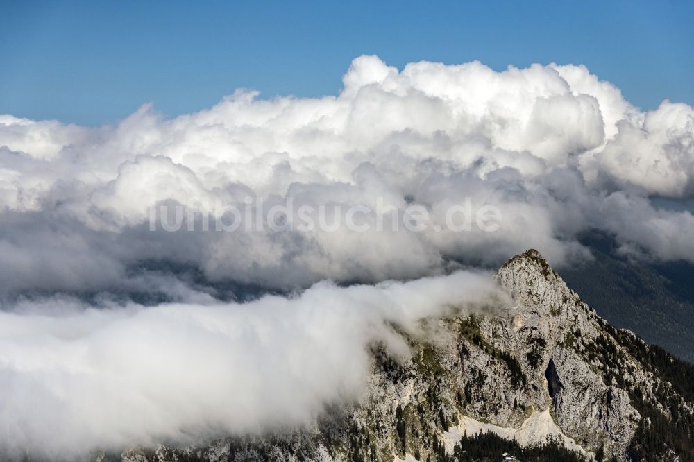 Tirol von oben - Felsen- und Berglandschaft in in Tirol, Österreich