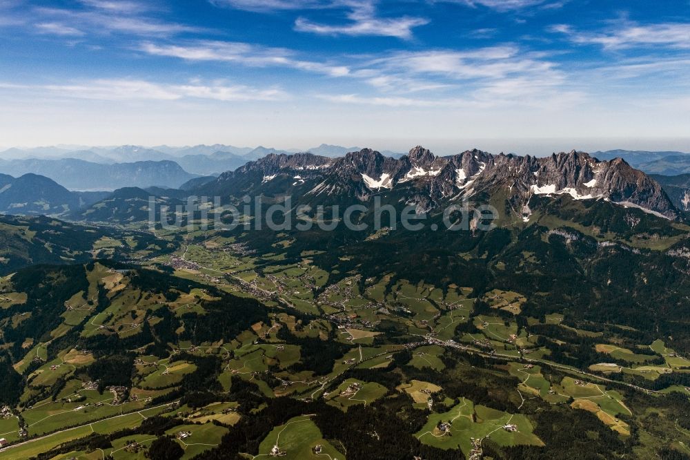 Ellmau aus der Vogelperspektive: Felsen- und Berglandschaft Wilden Kaiser in Ellmau in Tirol, Österreich
