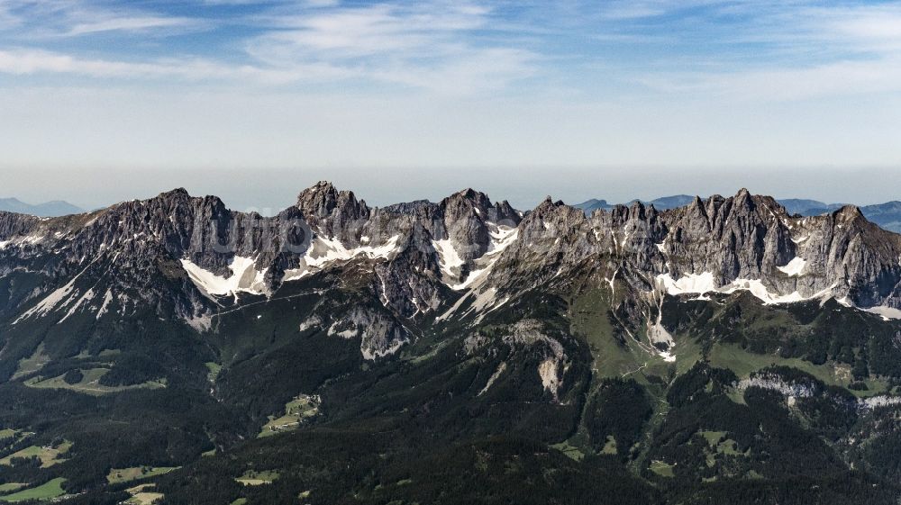 Ellmau von oben - Felsen- und Berglandschaft Wilder Kaiser in Ellmau in Tirol, Österreich