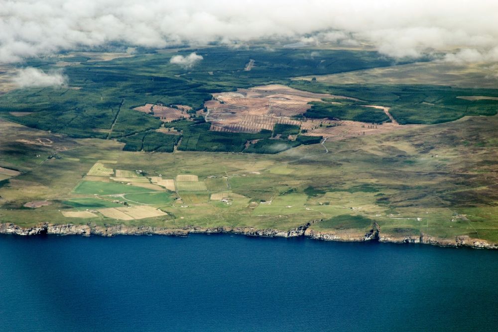 Wick von oben - Felsen an der Küste im Norden Schottlands bei Wick in der Nordsee