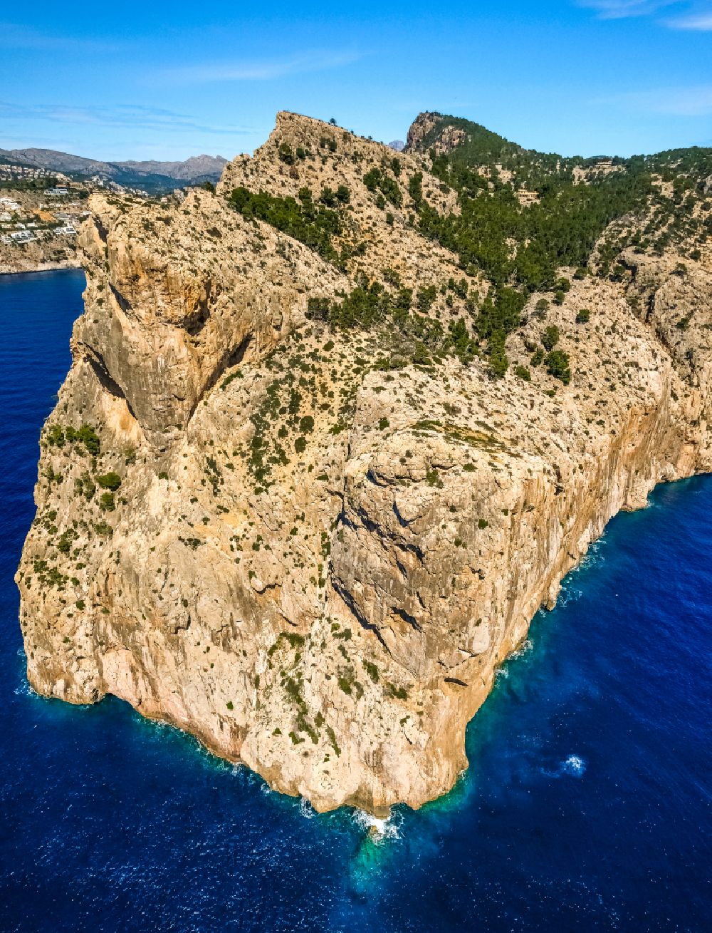 Luftbild Port d'Andratx - Felsen- Küsten- Landschaft an der Steilküste Cap des Llamp bei Port d'Andratx in Balearische Inseln, Spanien