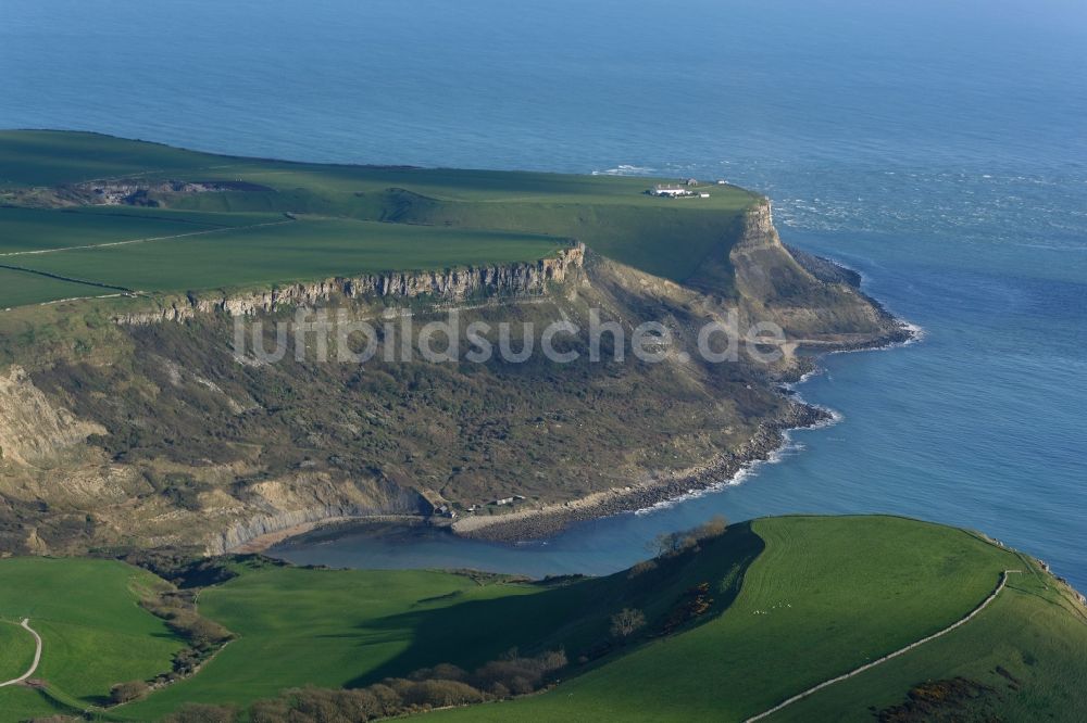 Luftaufnahme Worth Matravers - Felsen- Küsten- Landschaft an der Steilküste des Ärmelkanal in Worth Matravers in England, Vereinigtes Königreich
