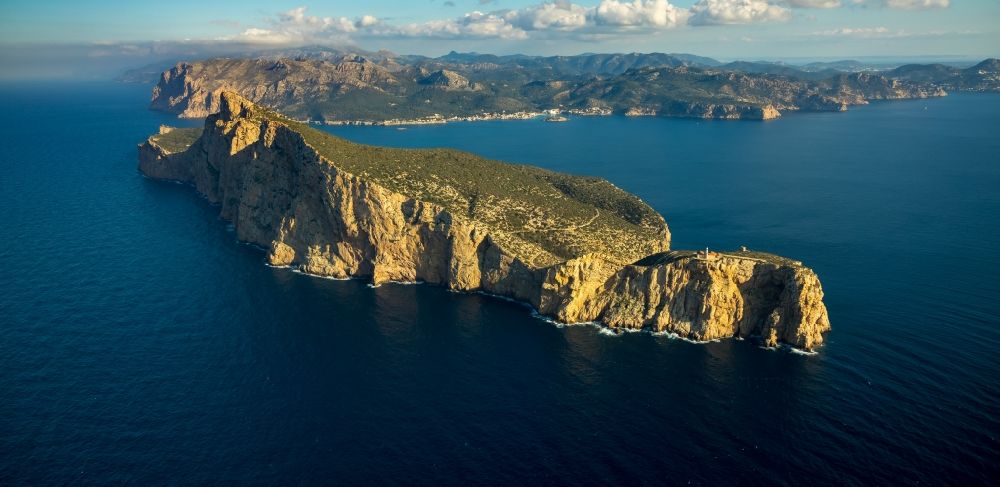 Andratx aus der Vogelperspektive: Felsplateau Sa Dragonera - Dracheninsel in Andratx auf der balearischen Mittelmeerinsel Mallorca, Spanien