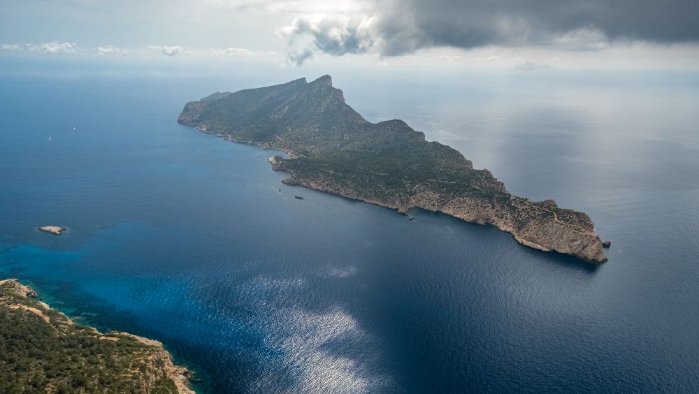 Luftaufnahme Andratx - Felsplateau Sa Dragonera - Dracheninsel in Andratx auf der balearischen Mittelmeerinsel Mallorca, Spanien