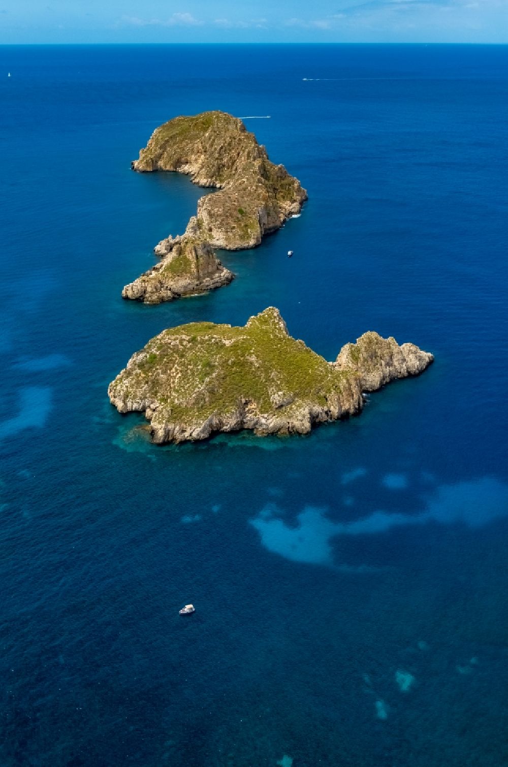 Luftbild Calvia - Felsplateau in der Wasser- Oberfläche der Islas Malgrats in Calvia in Balearische Inseln, Spanien