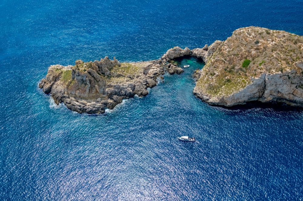 Luftbild Calvia - Felsplateau in der Wasser- Oberfläche der Islas Malgrats in Calvia in Balearische Inseln, Spanien