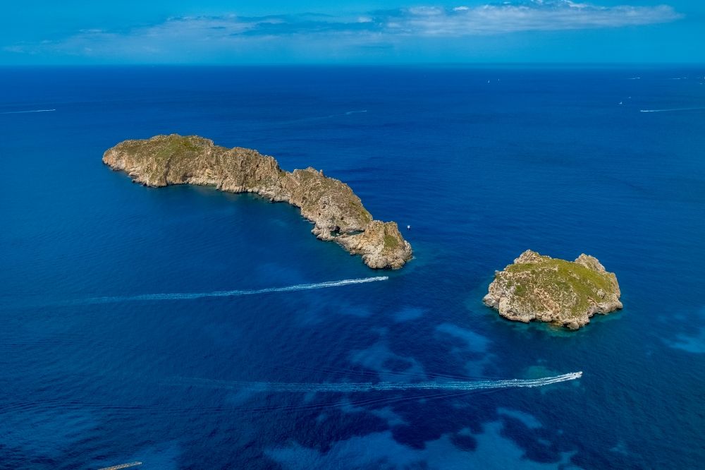Luftaufnahme Calvia - Felsplateau in der Wasser- Oberfläche der Islas Malgrats in Calvia in Balearische Inseln, Spanien