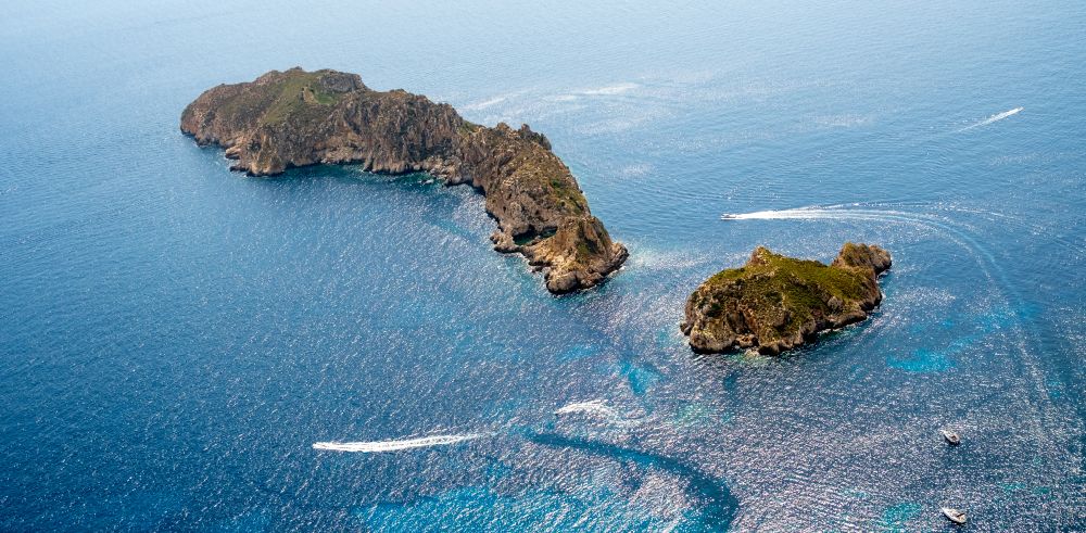 Luftaufnahme Calvia - Felsplateau in der Wasser- Oberfläche der Islas Malgrats in Calvia in Balearische Inseln, Spanien