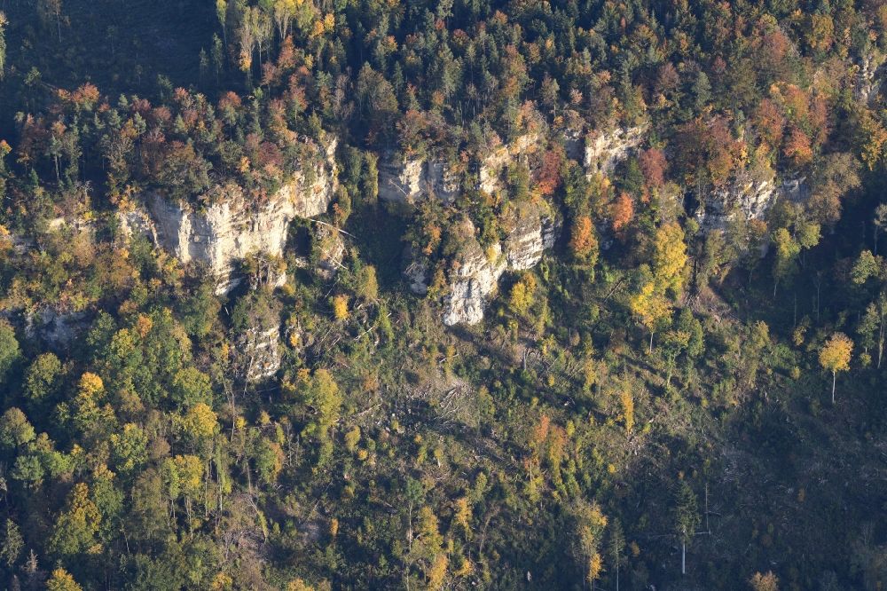 Luftaufnahme Blumberg - Felswand der Wutachflühen im Naturschutzgebiet der Wutachschlucht bei Blumberg im Bundesland Baden-Württemberg, Deutschland