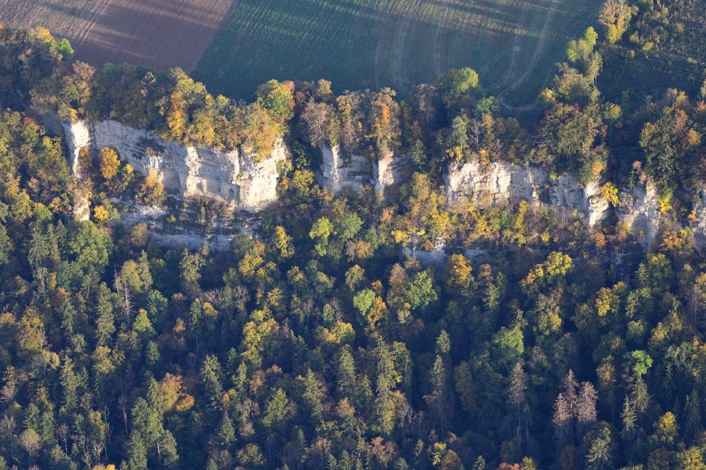 Blumberg von oben - Felswand der Wutachflühen im Naturschutzgebiet der Wutachschlucht bei Blumberg im Bundesland Baden-Württemberg, Deutschland