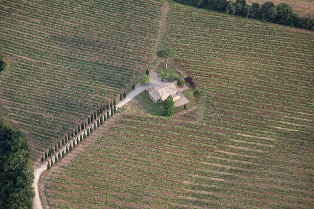 Luftaufnahme Rocca Ripesena - Ferienhaus- Anlage bei Rocca Ripesena in Umbrien in Italien