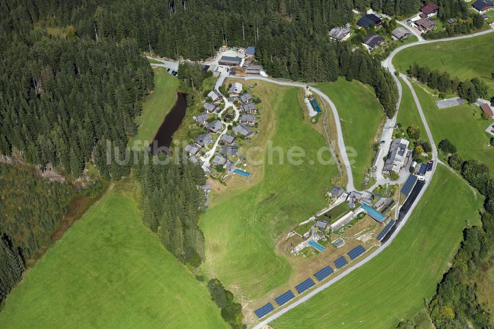Luftaufnahme Sonnberg - Ferienhaus Anlage Bergdorf Priesteregg Premium Resort in Sonnberg in Salzburg, Österreich