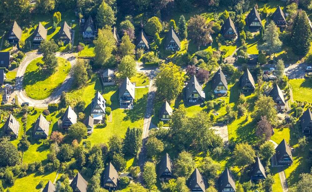 Luftaufnahme Kirchhundem - Ferienhaus Anlage Ferienhäuser Silva in Oberhundem im Bundesland Nordrhein-Westfalen, Deutschland