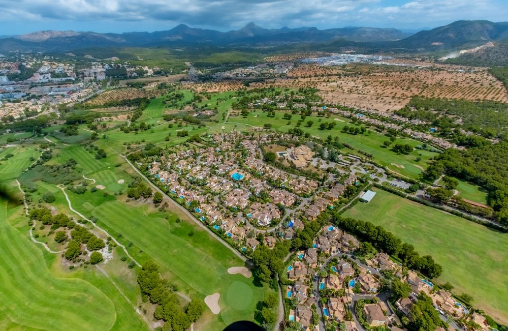 Luftaufnahme Calvia - Ferienhaus- Anlage des Ferienparks am Golfplatz Golf Santa Ponca entlang der Avinguda del Golf in Calvia in Balearische Insel Mallorca, Spanien