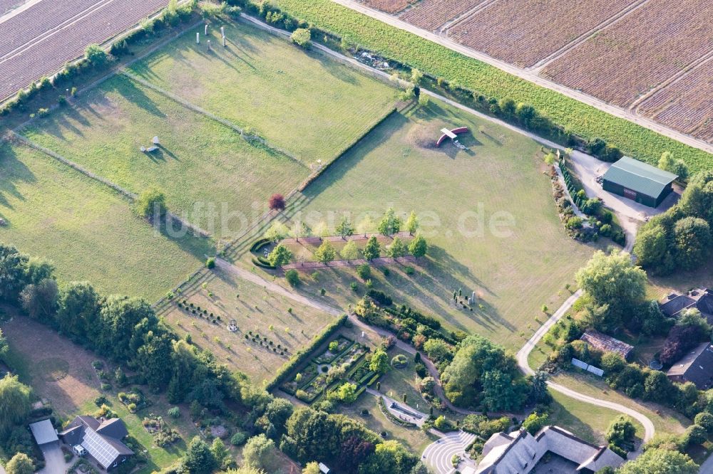 Luftaufnahme Amelinghausen - Ferienhaus- Anlage des Ferienparks Gutspark in Amelinghausen im Bundesland Niedersachsen, Deutschland