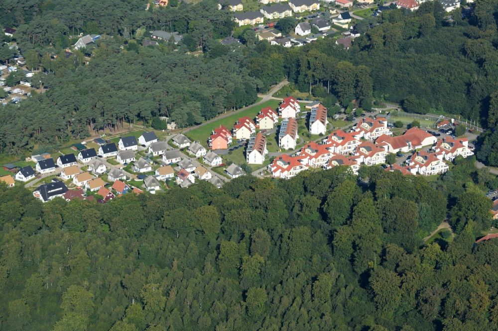 Koserow von oben - Ferienhaus- Anlage des Ferienparks Vineta Ferienpark Usedom im Ortsteil Kölpinsee in Koserow im Bundesland Mecklenburg-Vorpommern