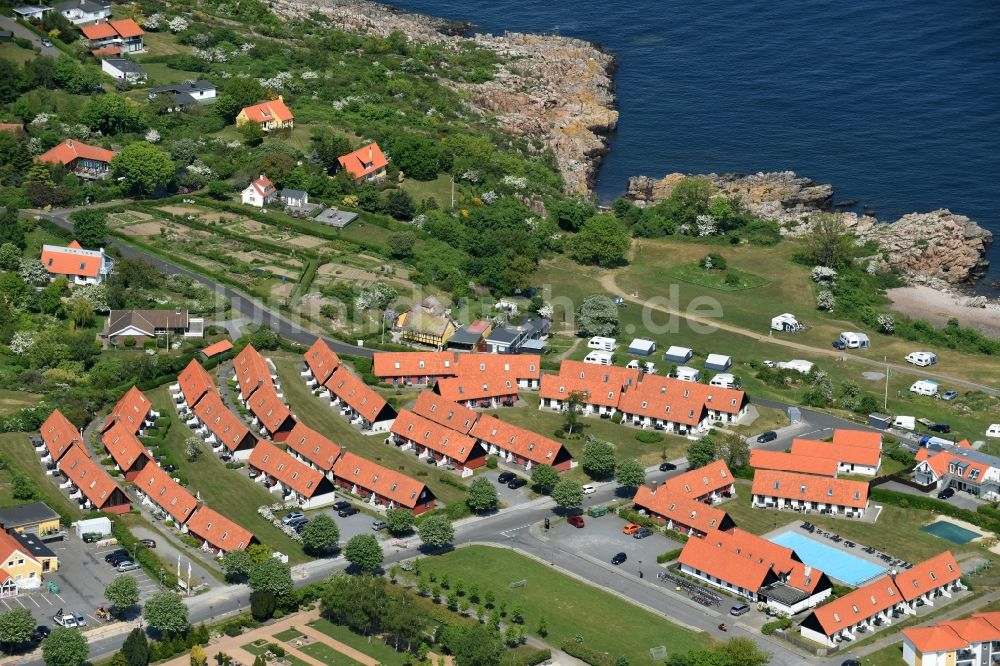 Luftbild Gudhjem - Ferienhaus Anlage Gudhjem Feriepark an der Lille Jernkaasvej in Gudhjem in Region Hovedstaden, Dänemark