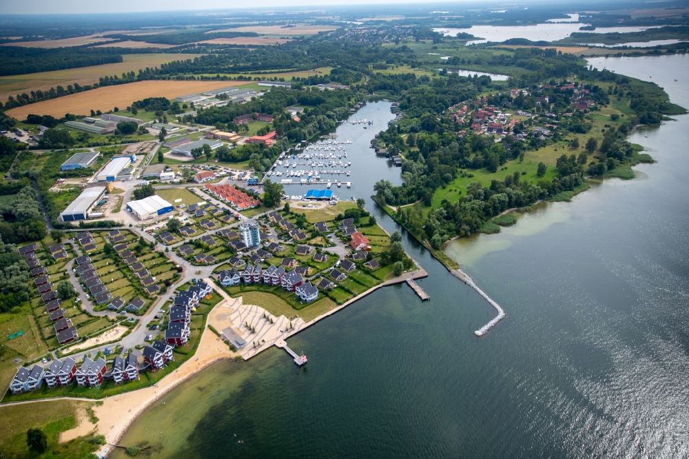 Rechlin von oben - Ferienhaus Anlage Hafendorf Müritz in Rechlin im Bundesland Mecklenburg-Vorpommern