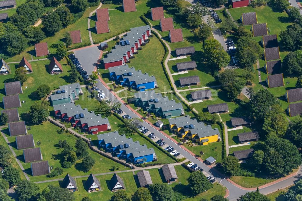 Luftaufnahme Damp - Ferienhaus Anlage am Klipperweg - Hans-Damp-Straße in Damp im Bundesland Schleswig-Holstein, Deutschland