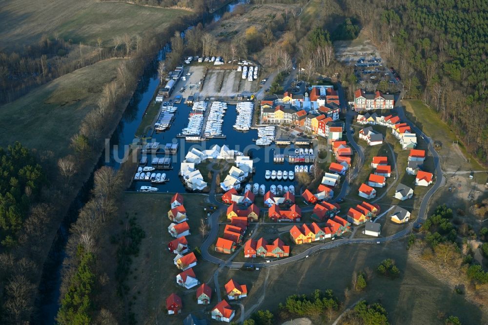 Kleinzerlang von oben - Ferienhaus Anlage Marina Wolfsbruch in Kleinzerlang im Bundesland Brandenburg, Deutschland
