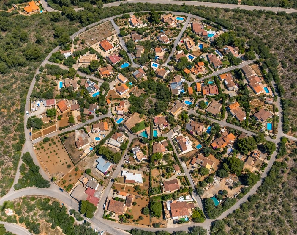 Manacor aus der Vogelperspektive: Ferienhaus Anlage in runder Kreis- Form in Manacor in Balearische Insel Mallorca, Spanien