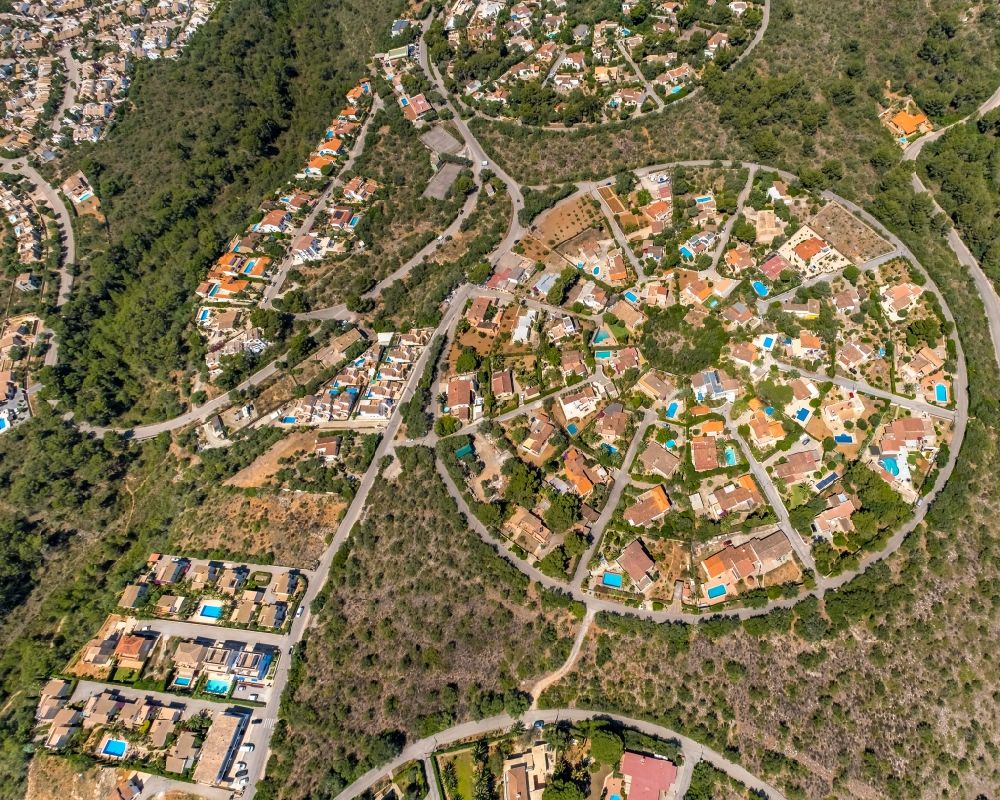 Manacor von oben - Ferienhaus Anlage in runder Kreis- Form in Manacor in Balearische Insel Mallorca, Spanien