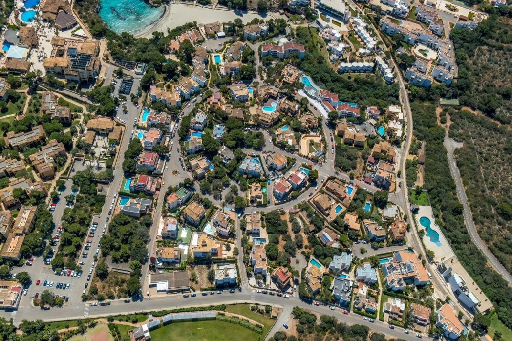 Luftbild Cala Ferrera - Ferienhaus Anlage mit Villen in kreisförmiger Anordnung an der Carrer des Forn in Cala Ferrera in Balearische Insel Mallorca, Spanien