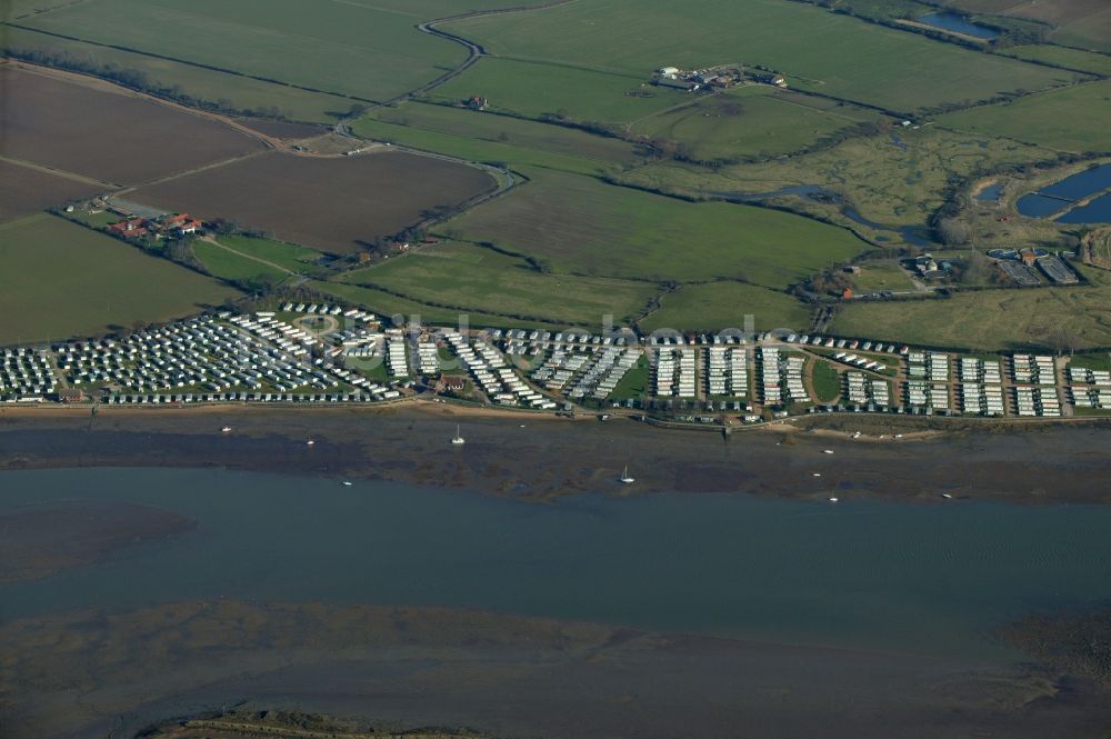 Luftaufnahme Saint Osyth - Ferienhaus- Siedlung an der Ost- Küstenlandschaft bei Saint Osyth in Großbritannien England