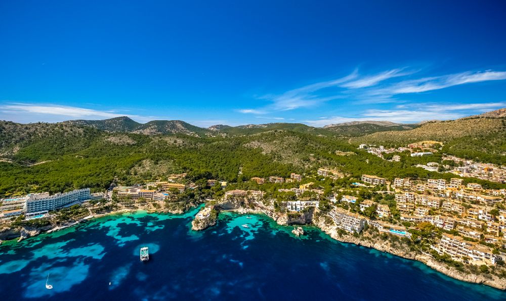 Luftbild Cala Fornells - Ferienhausanlagen in der Bucht in Cala Fornells in Balearische Insel Mallorca, Spanien