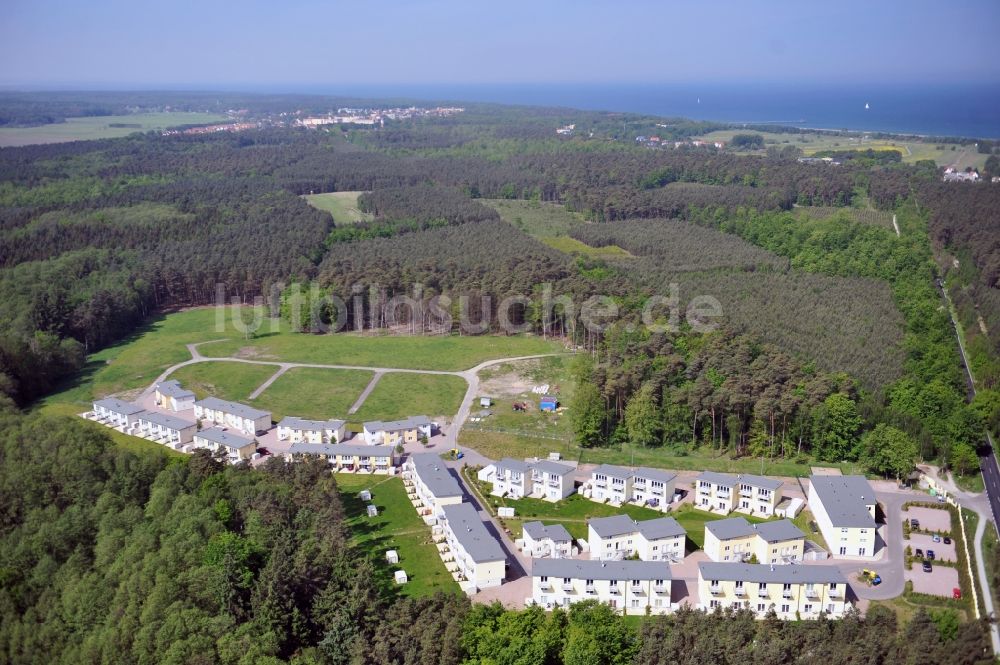 Luftbild Seeheilbad Graal-Müritz - Ferienwohnpark im Küstenwald der HAWO Bauträger KG in unmittelbarer Strandnähe im Ostseeheilbad Graal-Müritz