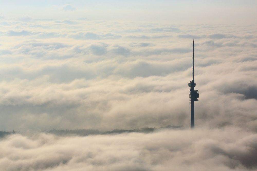 Luftbild Bettingen - Fernmeldeturm und Fernsehturm St. Chrischona ragt aus der Nebeldecke bei Bettingen in Basel, Schweiz
