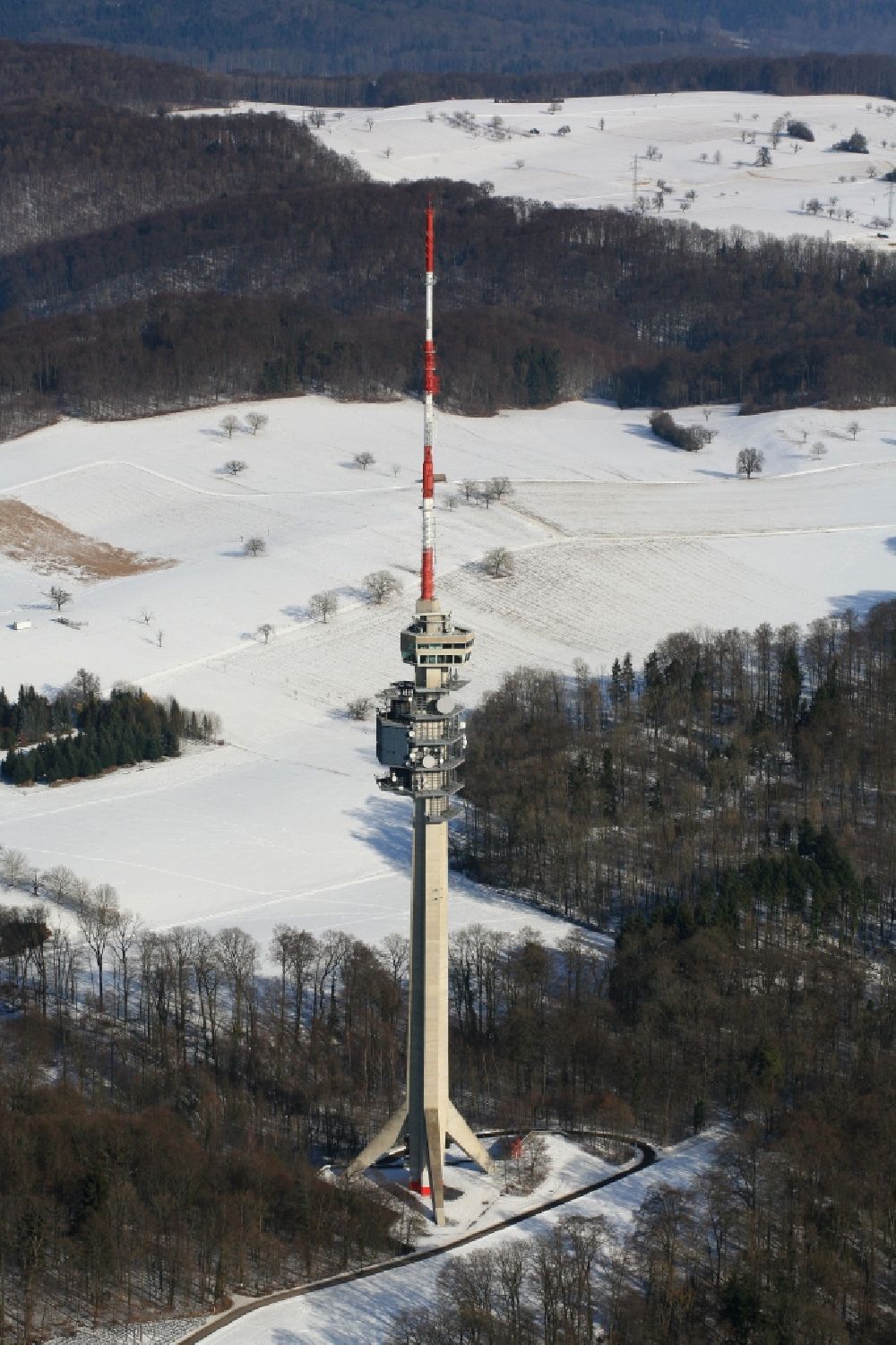 Bettingen von oben - Fernmeldeturm und Fernsehturm St. Chrischona Turm in Bettingen in Basel, Schweiz
