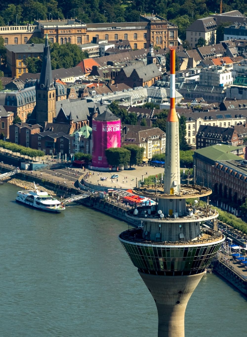 Düsseldorf aus der Vogelperspektive: Fernmeldeturm und Fernsehturm in Düsseldorf im Bundesland Nordrhein-Westfalen