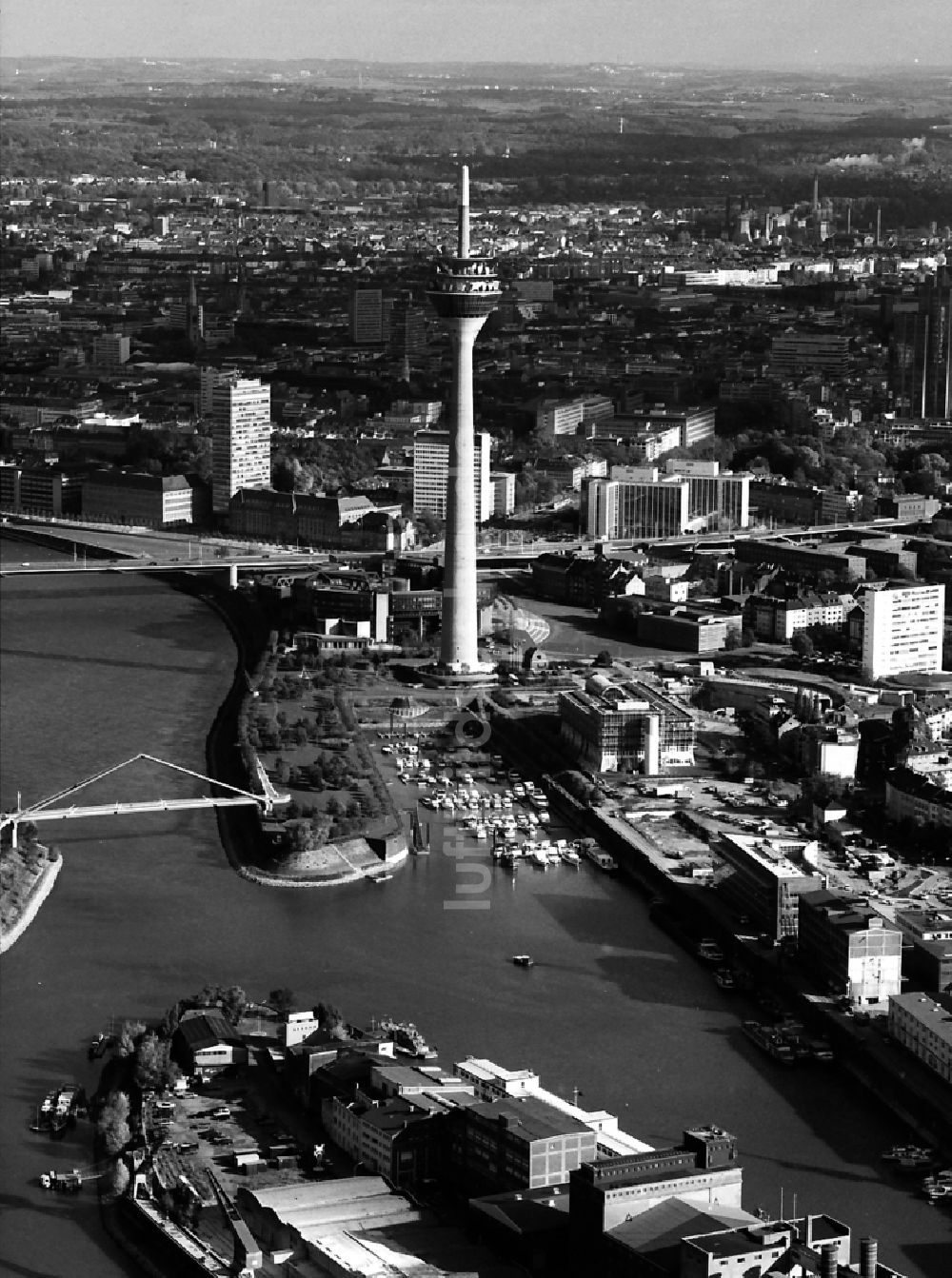 Düsseldorf von oben - Fernmeldeturm und Fernsehturm in Düsseldorf im Bundesland Nordrhein-Westfalen