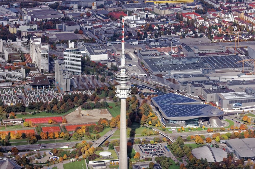 Luftaufnahme München - Fernmeldeturm und Fernsehturm in München im Bundesland Bayern, Deutschland