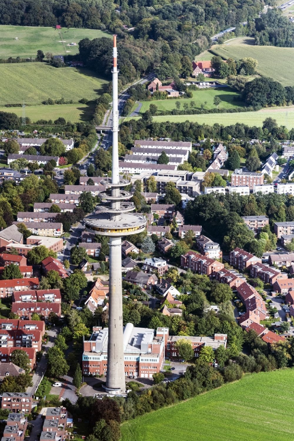 Luftaufnahme Münster - Fernmeldeturm und Fernsehturm in Münster im Bundesland Nordrhein-Westfalen, Deutschland