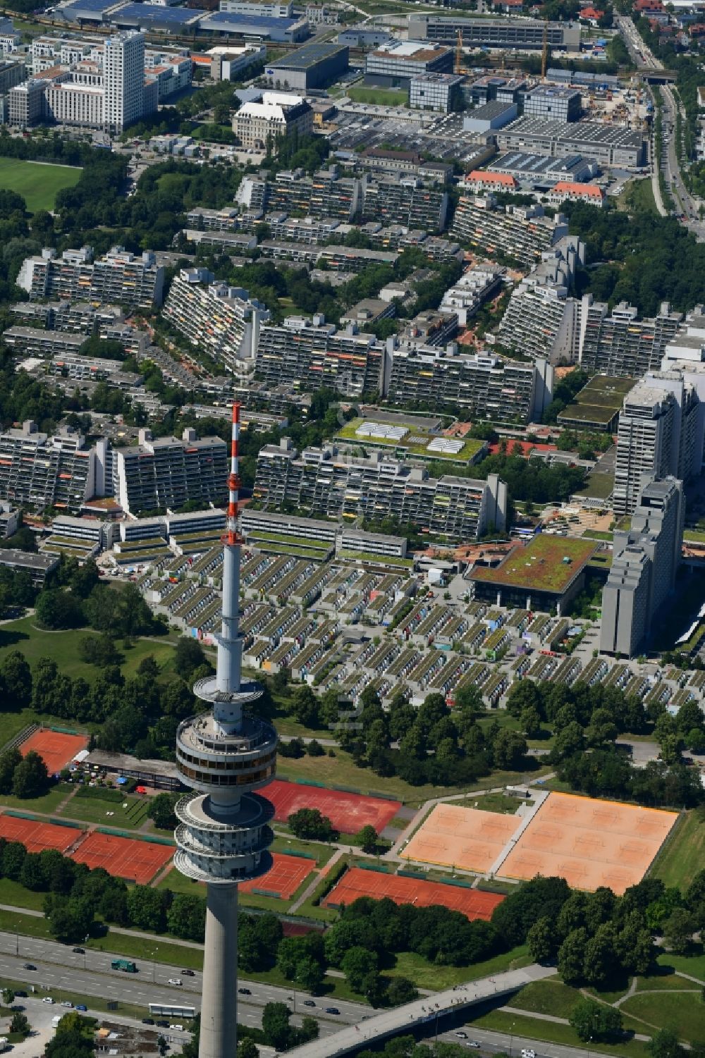 Luftbild München - Fernmeldeturm und Fernsehturm in München im Bundesland Bayern, Deutschland